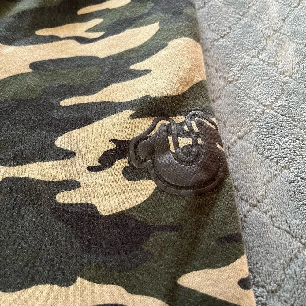 True Religion Green and Cream Jogger Sweatpants with Tapered Fit‎